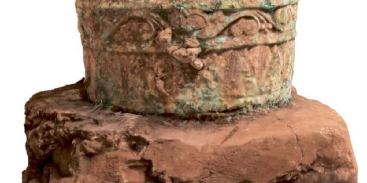 Quanh bề mặt, nó được trang trí bằng những cảnh săn bắn bao gồm con người, động vật và thực vật. Ảnh: @Viện Nghiên Cứu Khảo Cổ Parco Archeologico di Pompei.