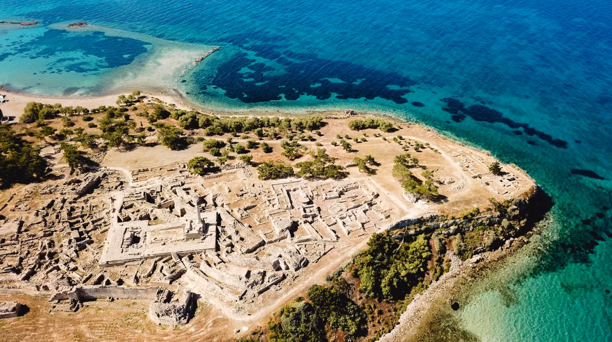 Khi tiến hành khai quật tại thành phố cổ Kolona nằm trên đảo Aegina của Hy Lạp, các chuyên gia đến từ trường Đại học Paris Lodron Salzburg đã có một khám phá phi thường. Ảnh: @Đại học Paris Lodron Salzburg.