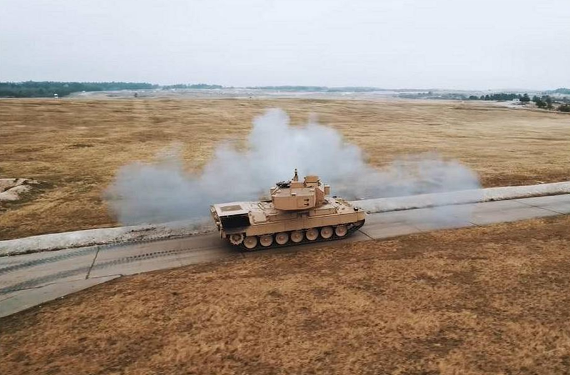 OIP Systems, nơi lưu giữ khoảng 20 xe tăng này trong các kho ở Tournai và Antwerp, được cho là đã yêu cầu bán lại với giá lên tới 500.000 euro cho mỗi xe tăng, một mức giá mà bị chỉ trích là không hợp lý, vì tình trạng không hoạt động của xe tăng này. Ảnh: @World Defence News.