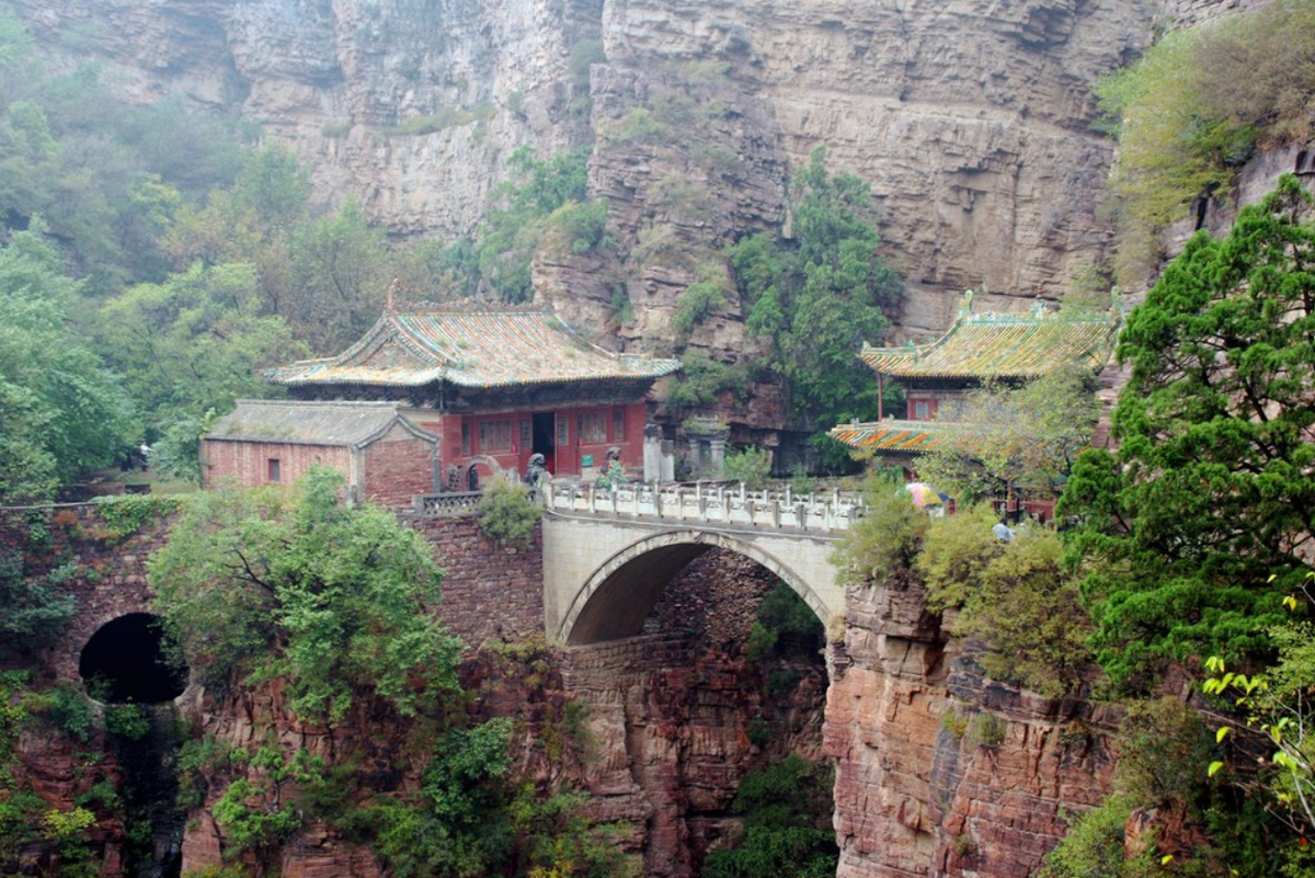 Gần đây, một hiện vật cổ thực chất là chiếc nồi ba chân được trưng bày tại Bảo tàng Hà Bắc ở Thạch Gia Trang, thủ phủ của tỉnh Hà Bắc, Trung Quốc gây xôn xao trên mạng xã hội. Ảnh: @Bảo tàng Hà Bắc.