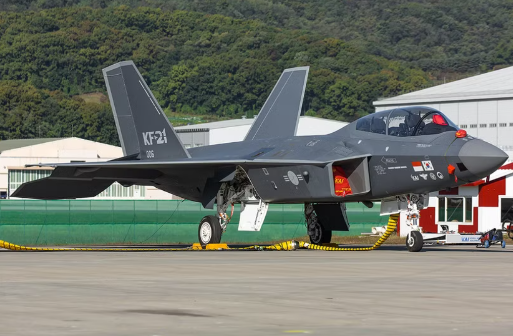 Máy bay này đã hoàn thành chuyến bay thử nghiệm đầu tiên thành công vào năm 2022 và hiện đang trải qua một loạt các giai đoạn phát triển và đánh giá, với kế hoạch đưa vào hoạt động chính thức vào cuối thập kỷ này. Ảnh: @ Yonhap News Agency.