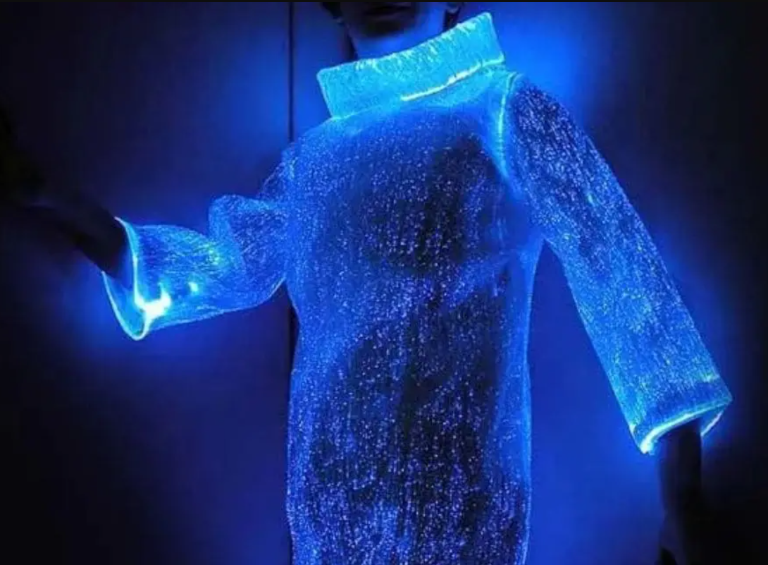 Tuy nhiên, ngay cả với những tiến bộ công nghệ, người dùng vẫn có thể bị thương từ những sản phẩm chứa loại vải này. Người lớn tuổi đặc biệt dễ bị thương do nhiệt, do độ nhạy nhiệt của họ giảm, và những người ở viện dưỡng lão dễ bị tổn thương, vì thân nhiệt của họ không phải lúc nào cũng ổn định. Ảnh: @Textile Value Chain.