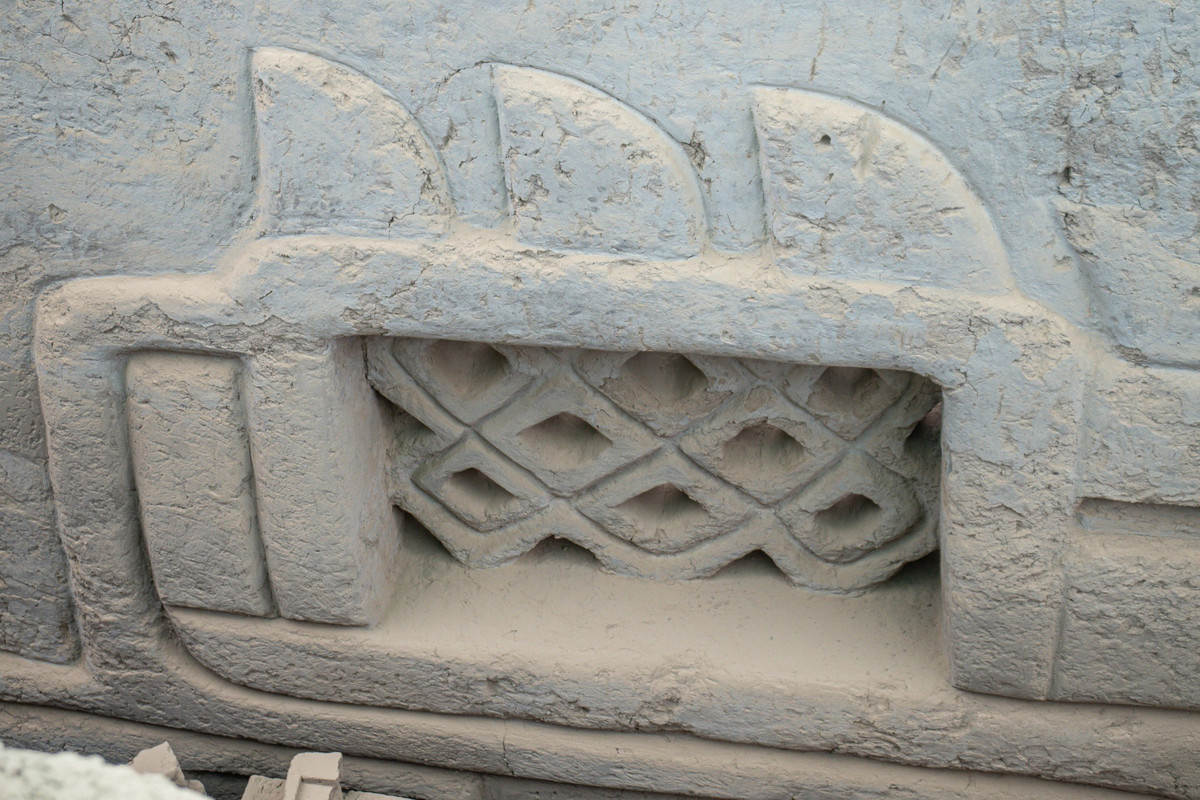 Bức tranh tường này thực chất là một tác phẩm nghệ thuật trên đá ba chiều. Ảnh: @Đại Học Hoàng Gia Peru.