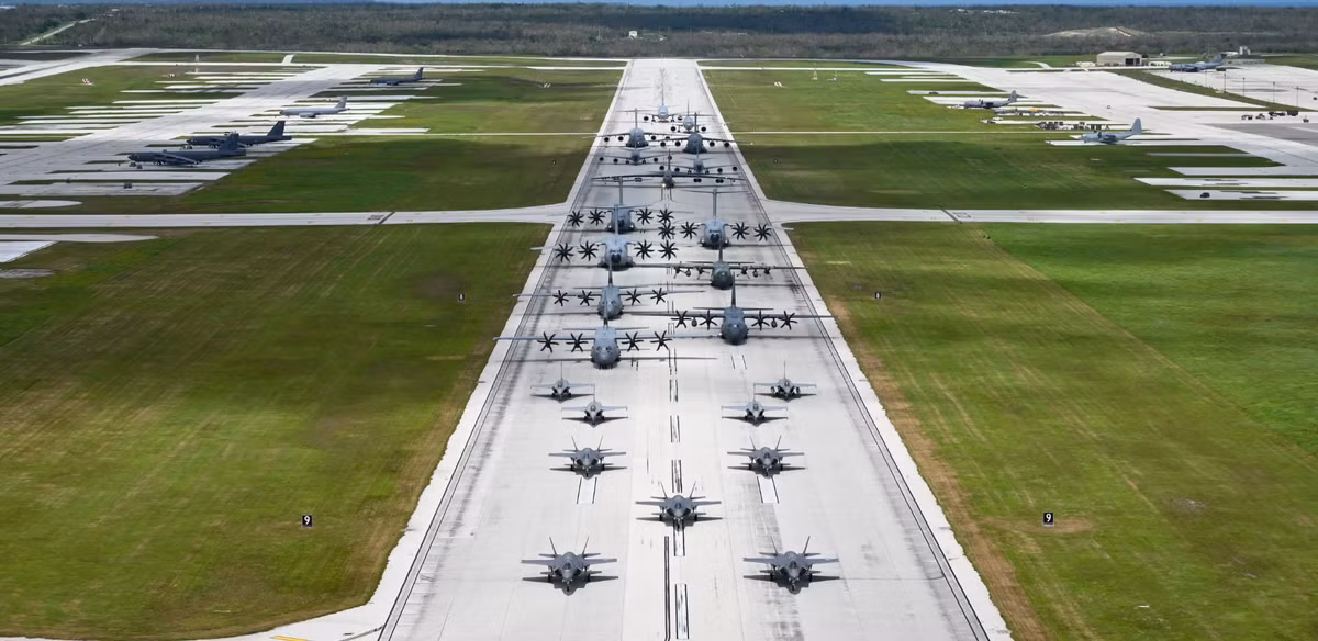 Cộng đồng quốc tế, đặc biệt là Mỹ, đang theo dõi chặt chẽ hành động này. Việc Mỹ triển khai máy bay ném bom gần Alaska có thể được hiểu là một cuộc phô trương sức mạnh, nhưng cũng là một động thái dè chừng trong bối cảnh Nga đang chịu tổn thất nặng từ Ukraine. Hiện tại, không có báo cáo nào về sự leo thang trong khu vực, nhưng Anadyr vẫn đang bị quốc tế giám sát chặt chẽ như một điểm nóng tiềm tàng. lý tưởng cho các hoạt động tuần tra hay chiến đấu kéo dài. Ảnh: @Sputnik.