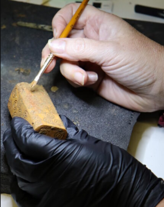 Khi đang khai tại vùng Milestone Ground này, các chuyên gia đến từ Worcestershire Archaeology bất ngờ tìm thấy một vật thể lạ. Ảnh: @Worcestershire Archaeology.