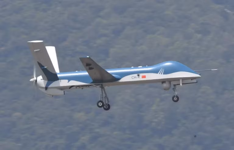 Máy bay không người lái CH-4 do Trung Quốc sản xuất, thường được so sánh với MQ-1 Predator của Mỹ. Phiên bản nâng cấp CH-5 có thiết kế tương tự nhưng cải thiện tầm bay và tải trọng vũ khí.
