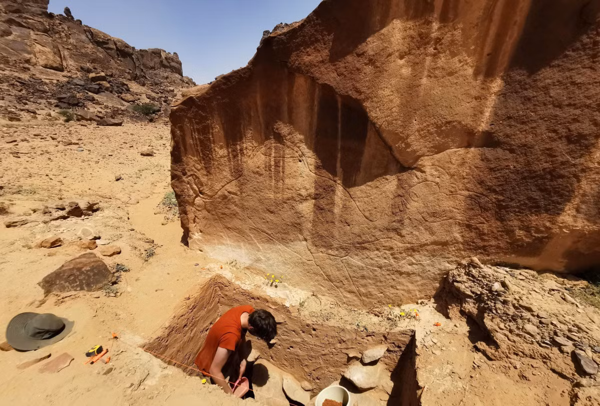 Tại vùng sa mạc Nefud của Ả Rập Saudi, các chuyên gia đến từ Viện Địa nhân học Max Planck ở Đức bất ngờ tìm thấy hàng loạt di tích tiền sử cổ xưa kỳ lạ. Ảnh: @Viện Địa nhân học Max Planck.