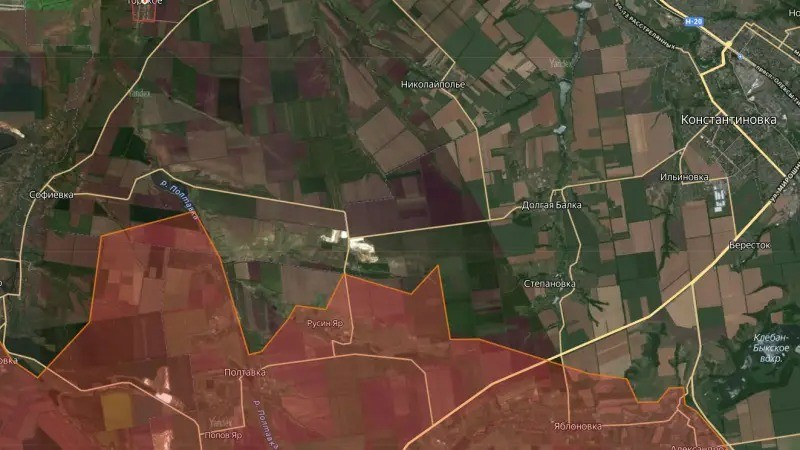 Trong khi đó, ở hướng Kramatorsk, tình thế càng thêm bất ổn, khi các đơn vị Ukraine được cho là đã rút khỏi phòng tuyến tại Sofiyivka. Nga lập tức tiến vào, củng cố trận địa, biến nơi này thành bàn đạp chiến thuật. Nhiều chuyên gia cảnh báo Sofiyivka chính là cánh cửa mở về Druzhkovka - điểm có thể xoay chuyển cục diện toàn vùng.