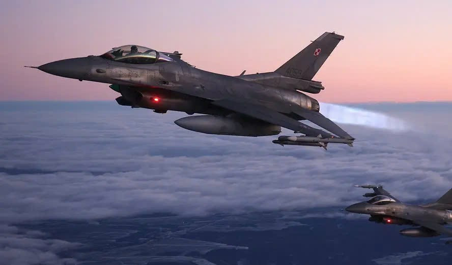 F-16 Ukraine chủ yếu hoạt động xa tiền tuyến nhằm giảm nguy cơ đối đầu trực tiếp với lực lượng Nga. Nhiệm vụ chính là đánh chặn UAV và vũ khí tấn công tầm xa.