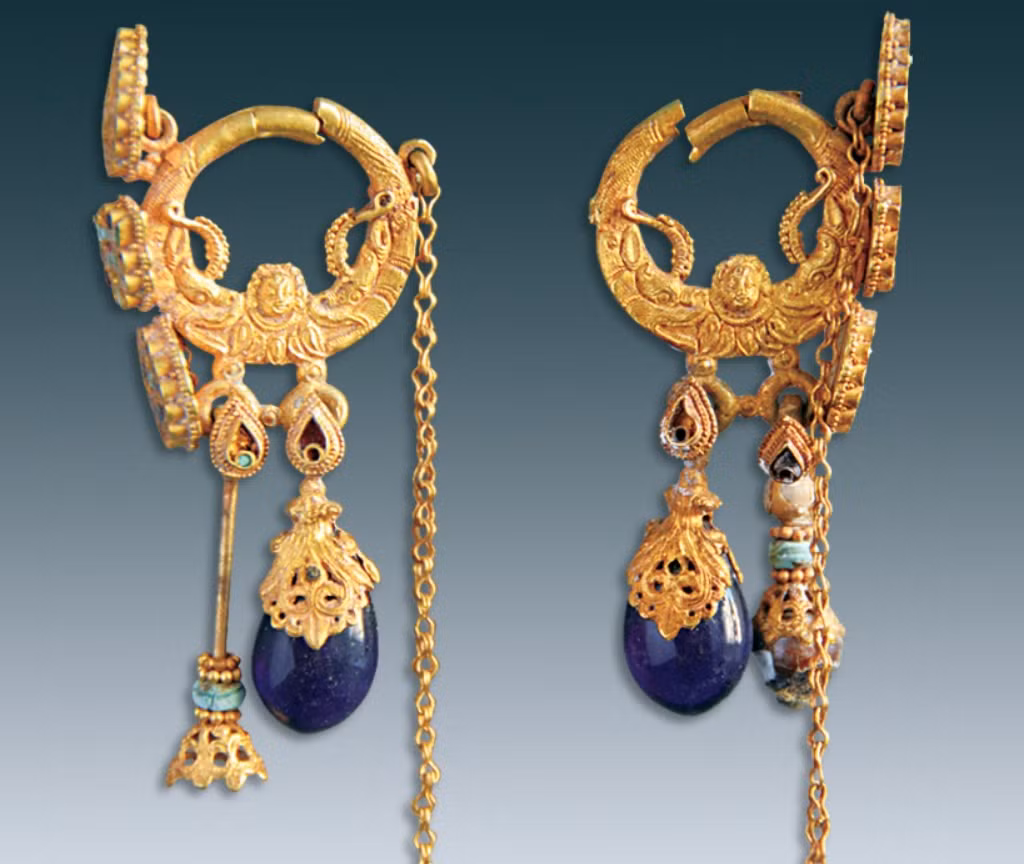 Nghiên cứu chỉ ra rằng, vào thời Ngụy và Tấn, những lối đi dốc dài và bậc thang dốc dần vào trong là đặc điểm của những ngôi mộ dành cho người có địa vị cao. Lưu Binh giải thích rằng, bảy bậc thang và mười hai hố cột ở M1 cho thấy đây là lăng mộ lớn thứ hai thời Tây Tấn, chỉ sau lăng mộ hoàng đế. Ảnh: @Viện Hàn lâm Khoa học Xã hội Trung Quốc.