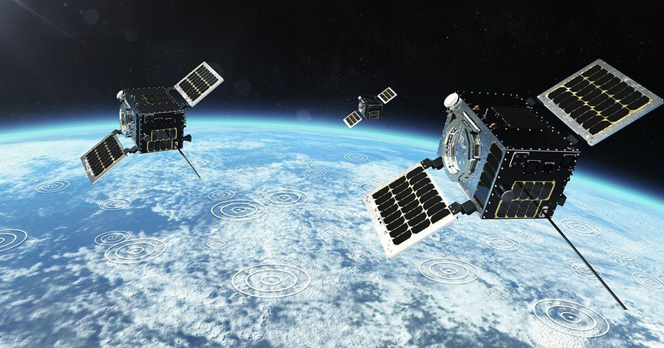 Gói viện trợ của Đan Mạch cung cấp cho Ukraine các thiết bị thu phát vệ tinh phục vụ thông tin liên lạc an toàn, hỗ trợ lực lượng phòng thủ của Ukraine trong cuộc xung đột với Nga. Những thiết bị này đảm bảo khả năng kết nối ổn định - yếu tố sống còn trong các chiến dịch quân sự, đồng thời tăng cường khả năng tự chủ công nghệ của Ukraine và châu Âu trong lĩnh vực không gian.