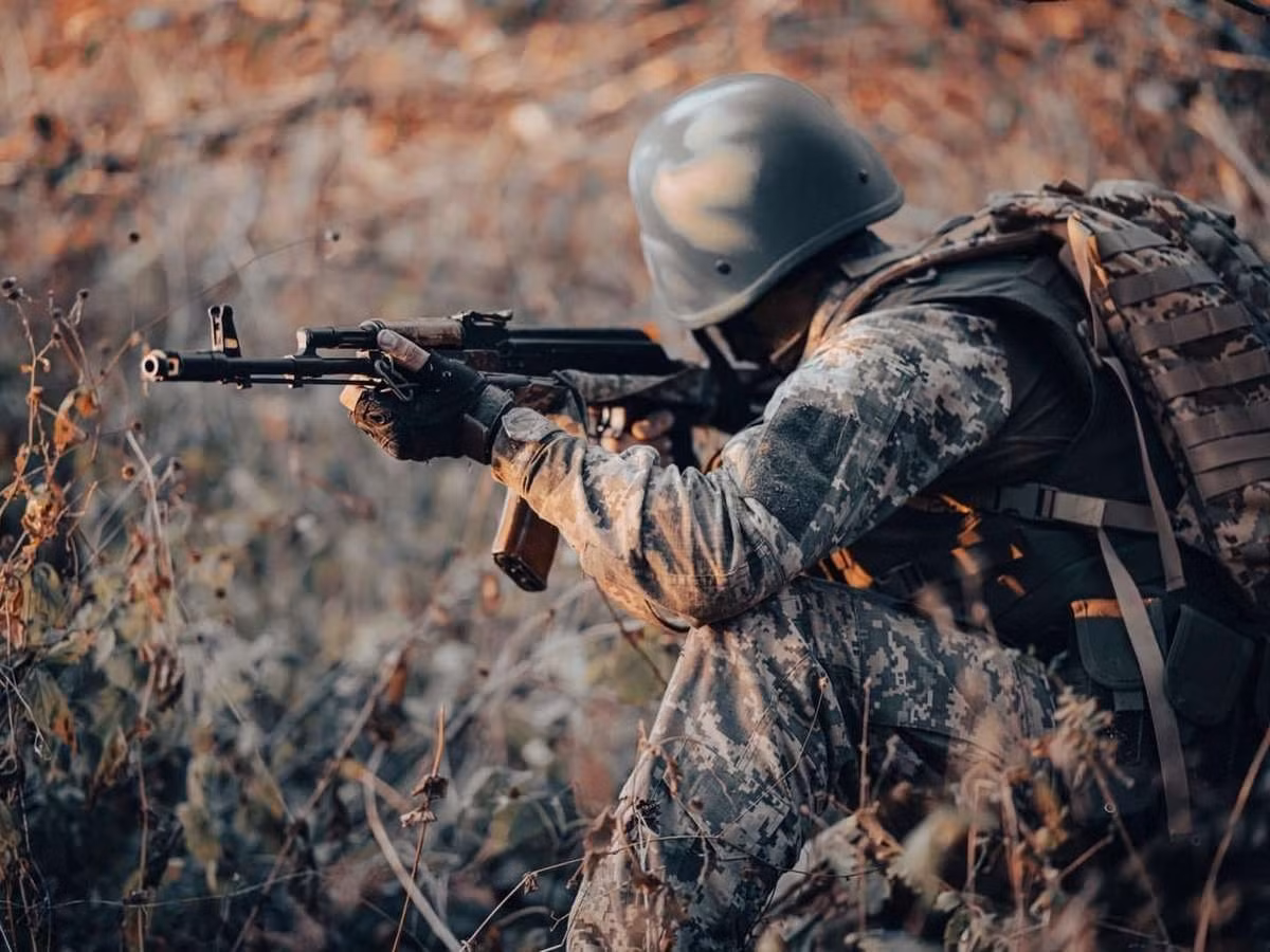 Trong khi đó, phòng tuyến phía đông Kupyansk vốn được Ukraine xây dựng từ lâu, với nhiều lớp công sự và hỏa điểm kiên cố, vẫn được đánh giá là một trong những chốt chặn vững chắc nhất tại mặt trận này. Suốt nhiều tháng, dù dồn nhiều nỗ lực, Nga chỉ có thể giành được những bước tiến nhỏ mang tính chiến thuật, chưa thể tạo ra sự đột phá chiến lược.