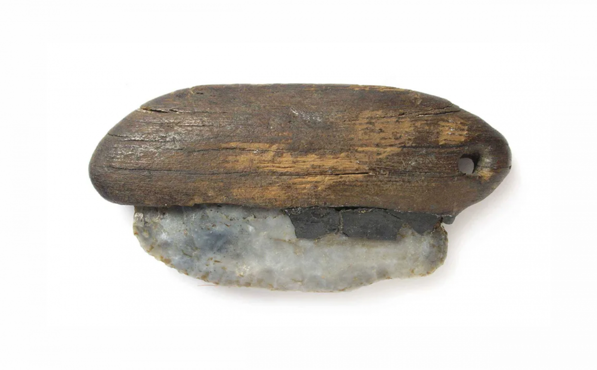 Việc tìm thấy vật thể này mang đến cái nhìn hiếm hoi về cách thức sử dụng dao của con người thời tiền sử: Đó là lắp một cán gỗ giúp cầm nắm dễ dàng mà không gây thương tích. Ảnh: @Bảo tàng Khảo cổ học Bang Baden-Württemberg.