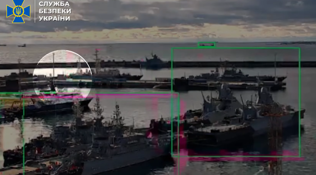 Các quan chức Ukraine cho biết, tàu ngầm Project 636.3 lớp Varshavyanka này mang theo bốn bệ phóng tên lửa hành trình Kalibr, nhấn mạnh tầm quan trọng chiến lược tấn công mục tiêu của Nga. Ảnh: @Служба безпеки України.