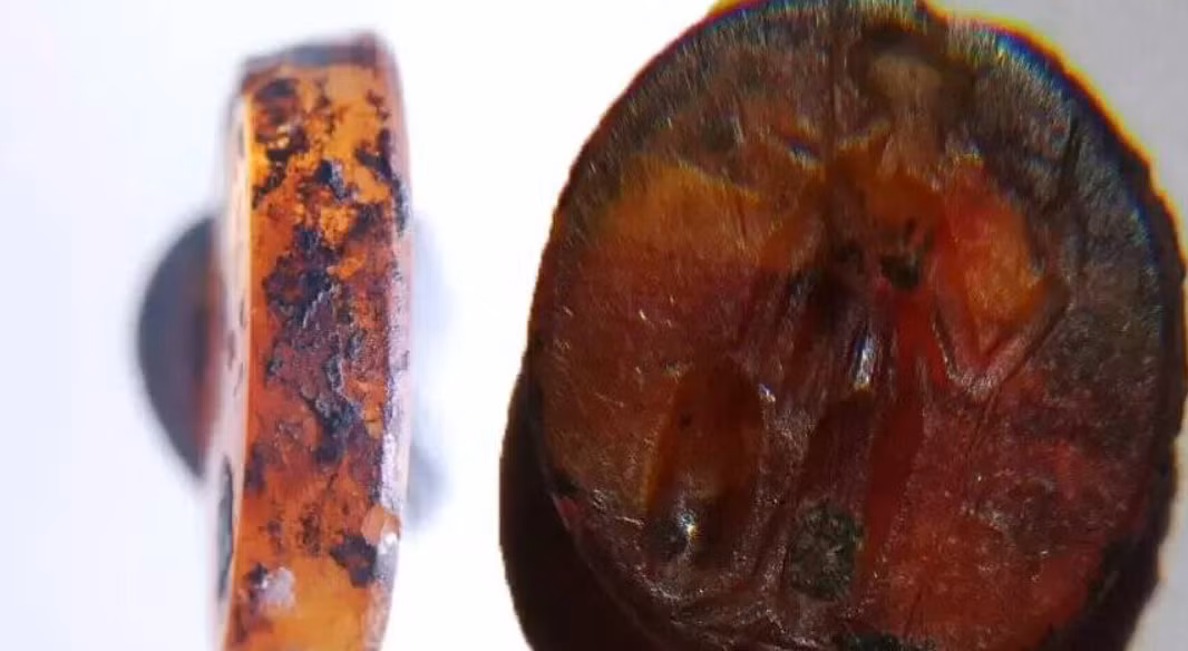 Công tác phân tích, thăm dò khảo cổ chuyên sâu hơn cho thấy, trên viên đá này còn khắc họa hình ảnh Athena, một nữ thần chính đại diện của thành phố Assos. Ảnh: @Đại học Çanakkale Onsekiz Mart.