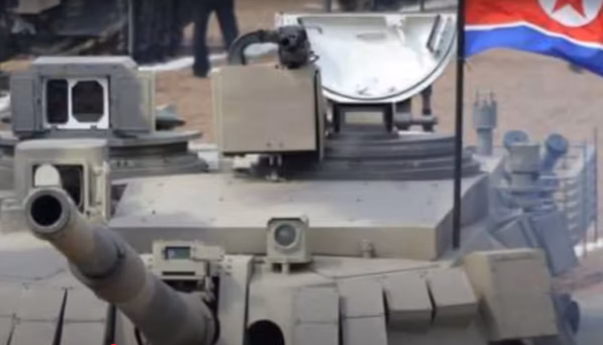 Đồng thời, Trung tướng Kyrylo Budanov nhấn mạnh rằng, hiện chỉ có ba quốc gia sở hữu kiến ​​thức tác chiến thực tế đầy đủ như vậy trên một tiền tuyến mở rộng và trong một cuộc xung đột huy động hầu hết mọi phương tiện quân sự sẵn có, đó là Nga, Ukraine và Triều Tiên. Ảnh: @ Army Recognition.