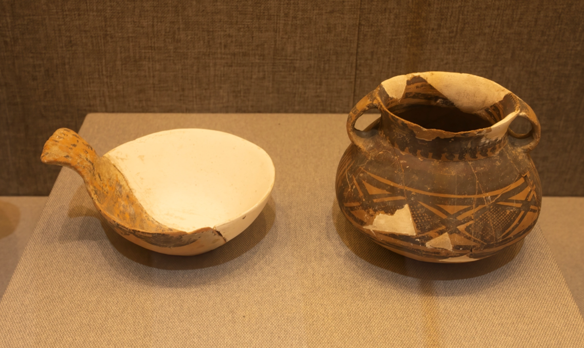 "Bộ công cụ này được sử dụng để chuẩn bị màu vẽ trên đồ gốm", Wu Yangyang, người đứng đầu dự án khai quật này cho biết. Ảnh: @VCG.