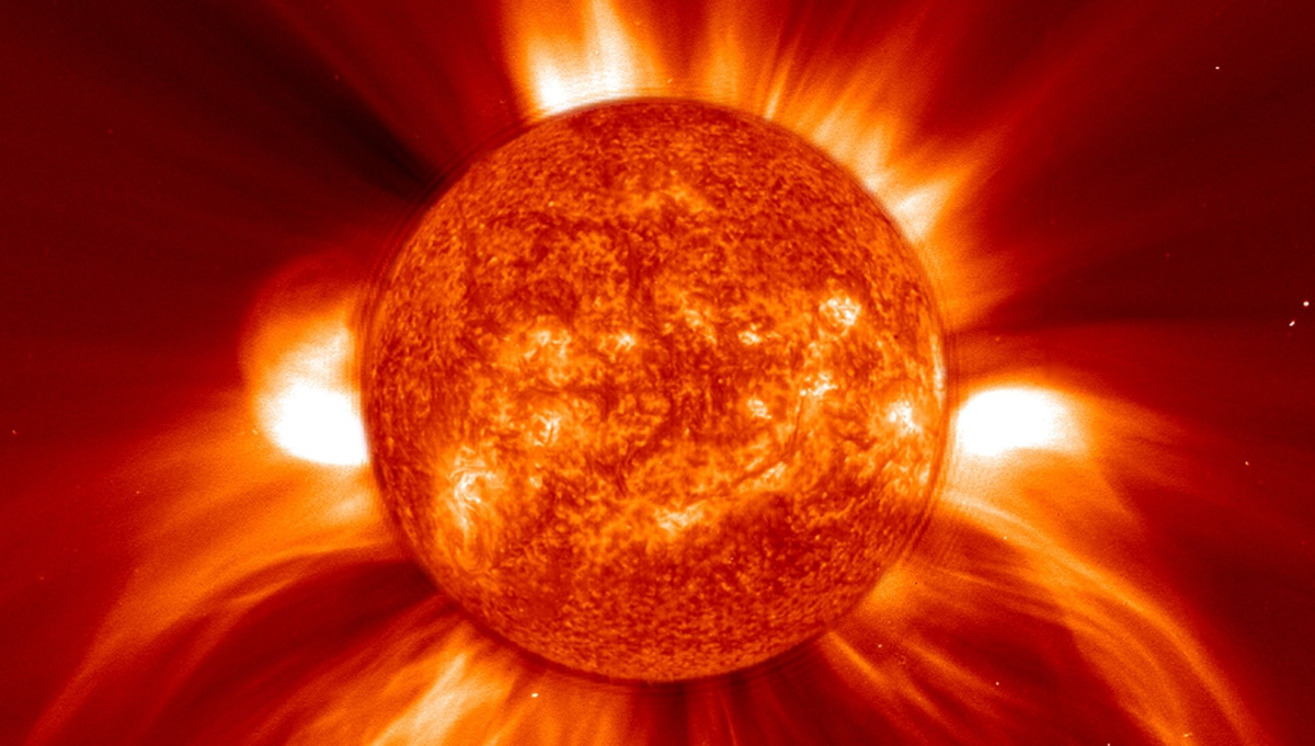 Trong suốt nhiều thế kỷ qua, vành nhật hoa của Mặt trời (lớp ngoài cùng sáng nhất của bầu khí quyển Mặt trời) đã thu hút sự quan tâm rất nhiều của các nhà khoa học. Ảnh: @Space.