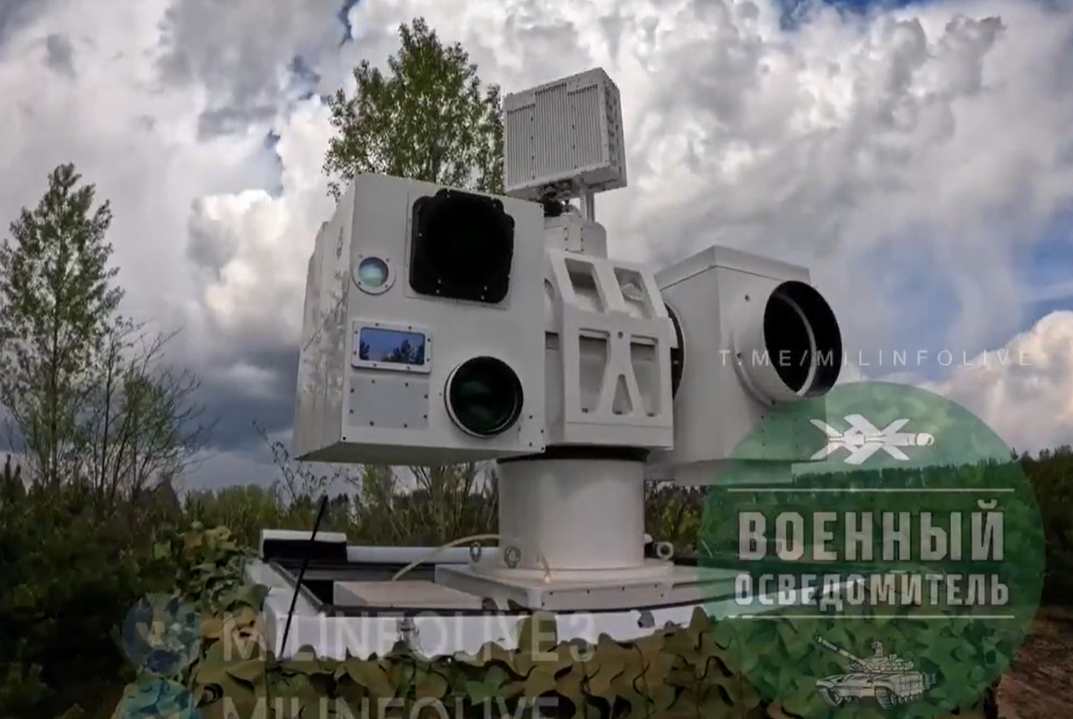 “Trước đây, môi trường phương tiện truyền thông ở Nga có quan điểm cho rằng, tia laser chiến đấu là thứ đồ chơi vô dụng và đắt tiền. Tuy nhiên, các mối đe dọa mới được xác định trong cuộc chiến sự toàn diện ở Ukraine đã buộc Nga phải tìm kiếm các phương pháp phản công thay thế. Nhờ sự phát triển của các công nghệ mới, hệ thống laser đã trở thành một công cụ hiệu quả để tiêu diệt UAV của Ukraine”, kênh Military Informant Telegram chia sẻ. Ảnh: @MILINFOLIVE3.