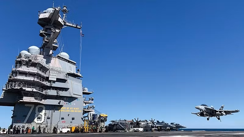 Nhờ hệ thống phóng điện từ EMALS, tàu có thể phóng máy bay nhanh hơn và hiệu quả hơn so với các tàu sân bay thế hệ trước sử dụng máy phóng hơi nước.