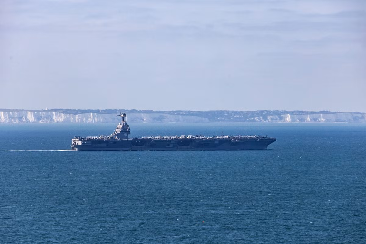 Trong bối cảnh các xung đột và căng thẳng quân sự gia tăng tại nhiều khu vực, sự vắng mặt của một tàu sân bay chủ lực có thể tạo ra khoảng trống đáng kể trong năng lực triển khai sức mạnh của Washington.