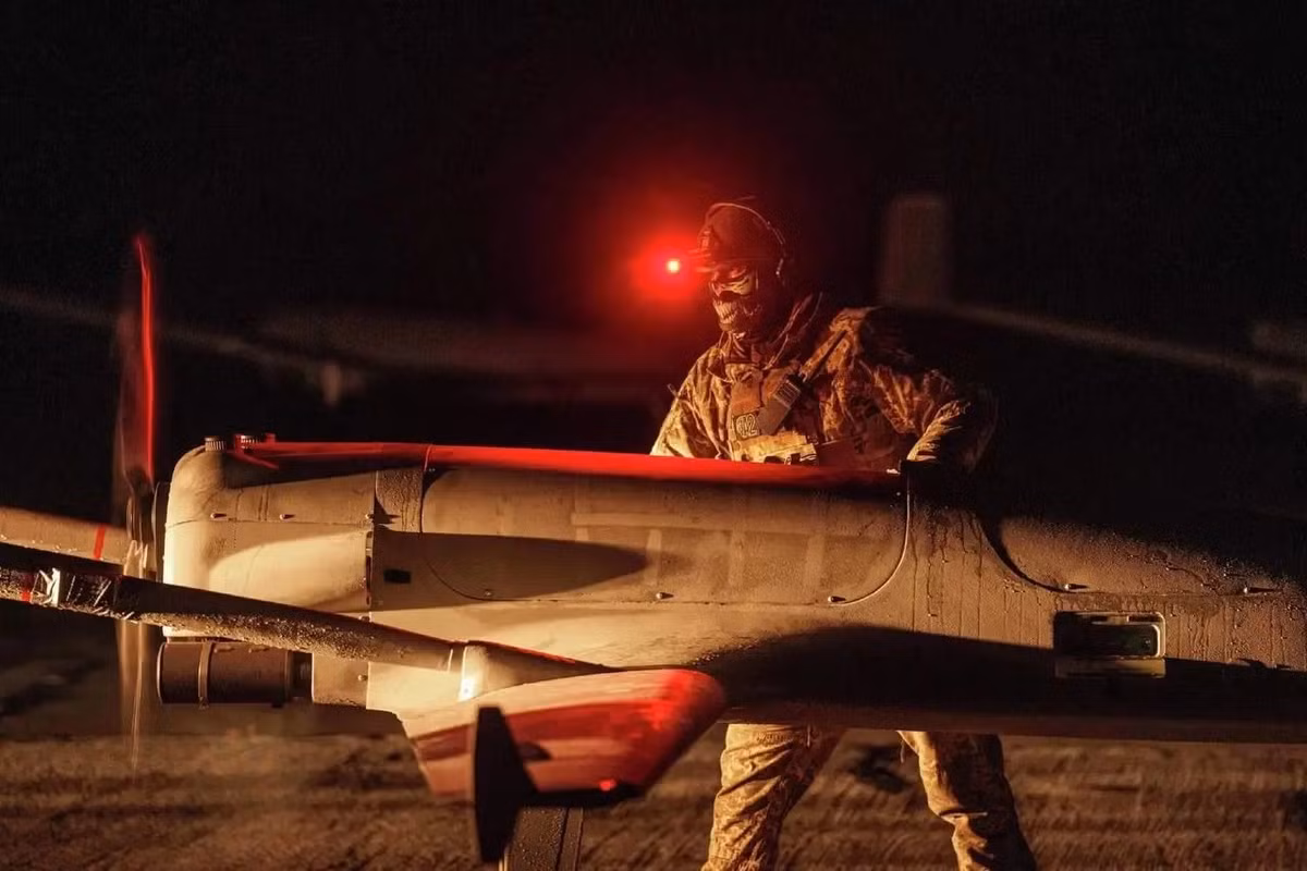 Ngày 1/1/2026, Bộ Quốc phòng Nga bất ngờ công bố sơ đồ chi tiết, phơi bày toàn bộ lộ trình xâm nhập và quá trình đánh chặn UAV Ukraine, trong vụ tấn công nhằm vào dinh thự nhà nước của Tổng thống Vladimir Putin, tại vùng Novgorod, điều này ngay lập tức thu hút sự quan tâm đặc biệt của giới quan sát quân sự.