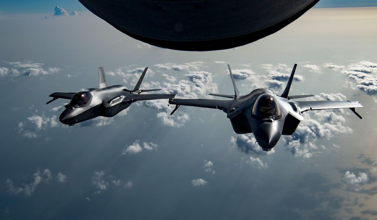 Máy bay F-35 Lightning II, do Lockheed Martin phát triển, là một dòng máy bay chiến đấu tàng hình đa năng một chỗ ngồi, một động cơ. Nó được thiết kế chế tạo để thực hiện các nhiệm vụ tấn công mặt đất và chiếm ưu thế trên không. Ảnh: @ Lockheed Martin.