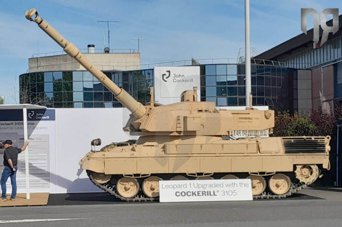 Leopard 1A5BE, một biến thể của xe tăng chiến đấu chủ lực Leopard 1 do Đức thiết kế, có lịch sử lâu đời bắt nguồn từ thời Chiến tranh Lạnh. Lần đầu tiên được Krauss-Maffei giới thiệu vào năm 1965 cho quân đội Tây Đức, Leopard 1 được thiết kế để chống lại xe tăng Liên Xô, bằng cách tập trung vào khả năng cơ động và hỏa lực. Ảnh: @ DEFENCE ReDEFiNED.