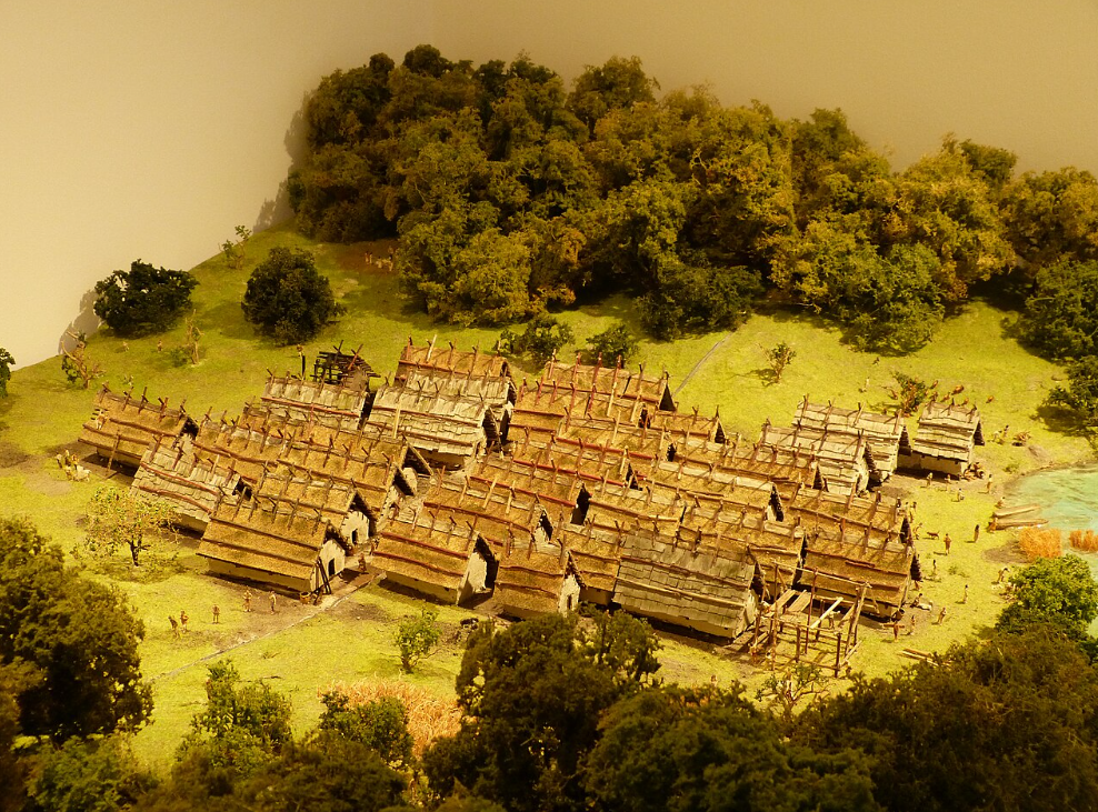 Trong Thời kỳ Đồ Đá Mới (khoảng năm 4.300–3.500 Trước Công Nguyên), nền văn hóa này lan rộng từ miền nam Bavaria đến miền bắc Thụy Sĩ và nổi tiếng với những ngôi nhà sàn – những ngôi nhà được xây dựng trên cọc ở vùng đất đầm lầy dọc theo bờ hồ, sông và vùng đất ngập nước. Ảnh: @Bảo tàng Khảo cổ học Bang Baden-Württemberg.