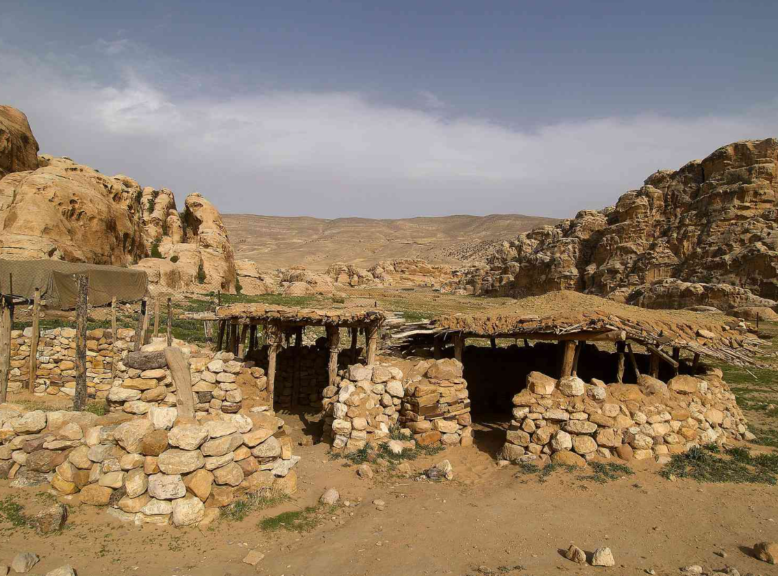 Các nhà khảo cổ học hàng đầu đưa ra giả thuyết rằng, chiếc mặt nạ này có thể đại diện cho một vị tổ tiên được thần thánh hóa cổ đại, hoặc là một thực thể siêu nhiên nguyên thủy có tầm quan trọng sâu sắc đối với cộng đồng thời tiền sử thuộc khu vực. Ảnh: @ ThoughtCo.