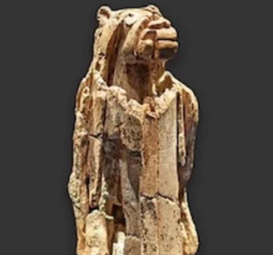 Điều này khiến nó trở thành một trong những ví dụ lâu đời nhất được biết đến về điêu khắc và nghệ thuật tạo hình thời tiền sử cổ xưa. Ảnh: @Bảo tàng Ulm.