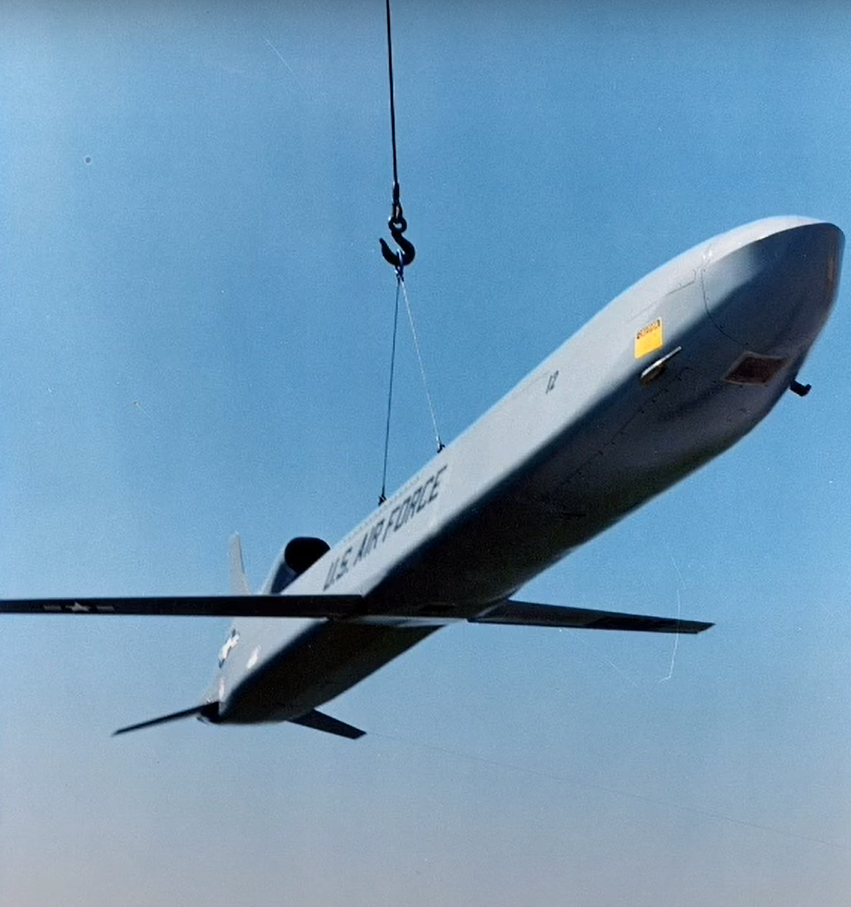 Về số liệu mua sắm, các báo cáo trước đây từ phương tiện truyền thông quốc phòng Mỹ trích dẫn các tài liệu của Lầu Năm Góc cho biết, Không quân đặt mục tiêu mua khoảng 1.020 tên lửa AGM-181A này. Ảnh: @Raytheon.