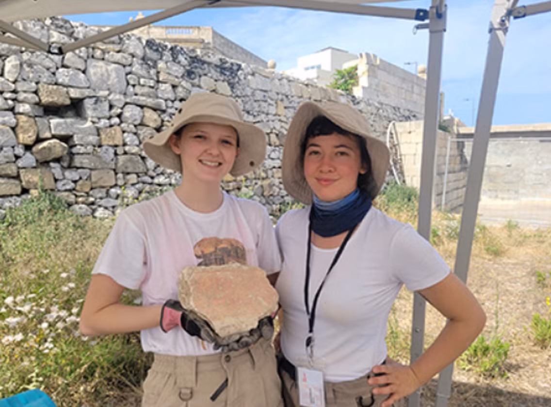 Bằng cách nghiên cứu những thứ này, chúng ta sẽ hiểu thêm rất nhiều về cuộc sống của những người sống trong ngôi nhà đó. Thật đáng ngạc nhiên khi bạn có thể hiểu thêm về con người cổ xưa qua rác thải của họ. Ảnh: @Đại học Nam Florida.