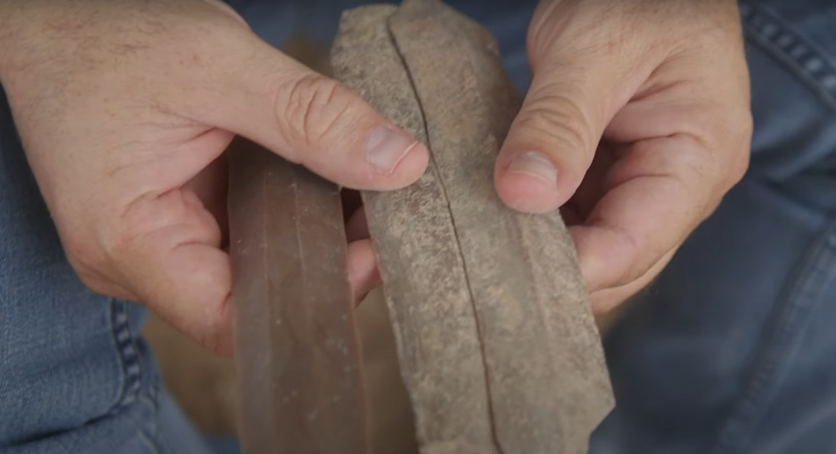 Tiến sĩ Martin David Pasternak, Shira Lifshitz và Nathan Ben-Ari đến từ Cơ quan Cổ vật Israel đồng cho biết, xưởng này từng là trung tâm phân phối các lưỡi dao trên khắp khu vực Levant cổ xưa. Ảnh: @Cơ quan Cổ vật Israel (IAA).