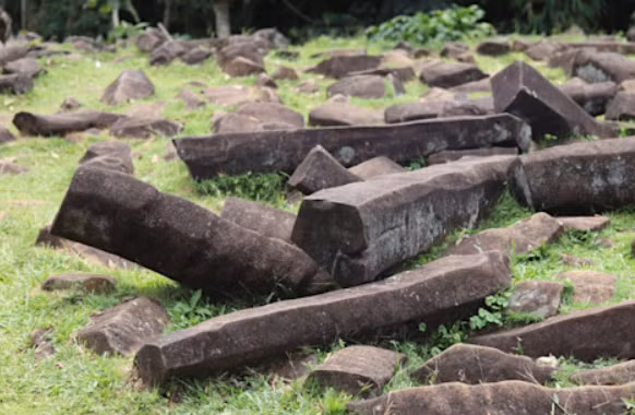 Phát hiện này cho thấy, ngọn núi Tangkil này có thể sở hữu một trong những di chỉ cự thạch quan trọng nhất khu vực. Ảnh: @Bảo tàng Prabu Siliwangi.