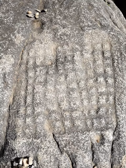 Mỗi ô cờ có kích thước mỗi cạnh khoảng 2,5 cm. Ảnh: @Cục Văn hóa và Du lịch Tây Tạng.