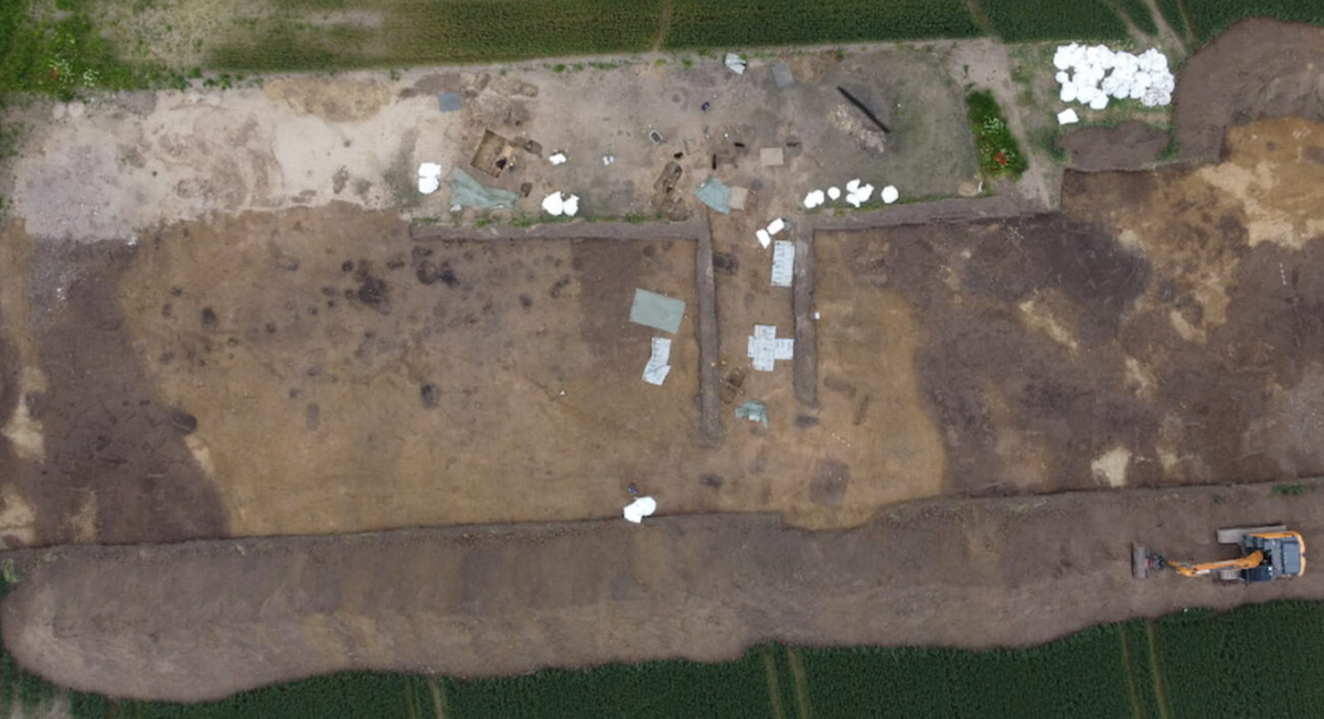 Một nhóm các nhà khảo cổ học đến từ Bảo tàng Odense đã khai quật được một ngôi mộ đặc biệt đáng chú ý. Ảnh: @Bảo tàng Odense.