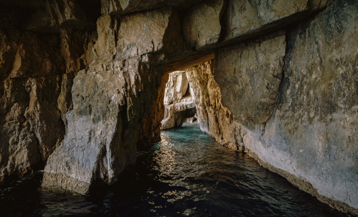 Sau khi khai quật cẩn thận, nhóm nghiên cứu, do Viện Khoa học Xã hội Trung Quốc và Bộ Du lịch và Cổ vật Ai Cập dẫn đầu, đã phát hiện ra một hồ chứa nhân tạo được bảo tồn tốt, nó có thể làm thay đổi hiểu biết của chúng ta về các thực hành tôn giáo của Ai Cập cổ đại. Ảnh: @Bộ Du lịch và Cổ vật Ai Cập.