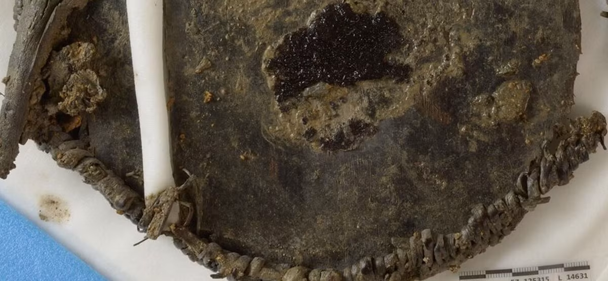 Khi tìm kiếm rồi tách lọc, phân tích chất cặn bên trong, các nhà nghiên cứu tìm thấy dấu vết của ngũ cốc. Ảnh: @Viện Nghiên Cứu Atlas Obscura.