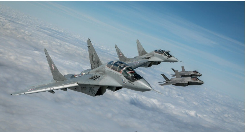 Giới lãnh đạo quân đội Ba Lan, cũng nhấn mạnh việc duy trì liên lạc thường xuyên với các đồng minh NATO và các cơ quan liên quan. Trong bối cảnh Đông Âu vẫn tiềm ẩn nhiều rủi ro an ninh, lực lượng trực chiến, hệ thống phòng không và không quân Ba Lan, luôn được đặt trong trạng thái sẵn sàng cao để ứng phó với mọi tình huống bất ngờ.