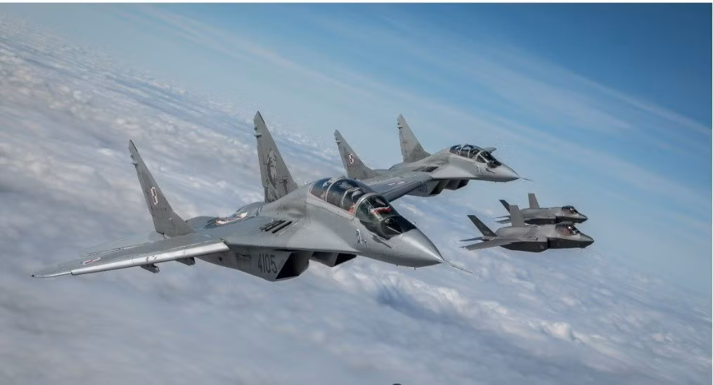 Giới lãnh đạo quân đội Ba Lan, cũng nhấn mạnh việc duy trì liên lạc thường xuyên với các đồng minh NATO và các cơ quan liên quan. Trong bối cảnh Đông Âu vẫn tiềm ẩn nhiều rủi ro an ninh, lực lượng trực chiến, hệ thống phòng không và không quân Ba Lan, luôn được đặt trong trạng thái sẵn sàng cao để ứng phó với mọi tình huống bất ngờ.