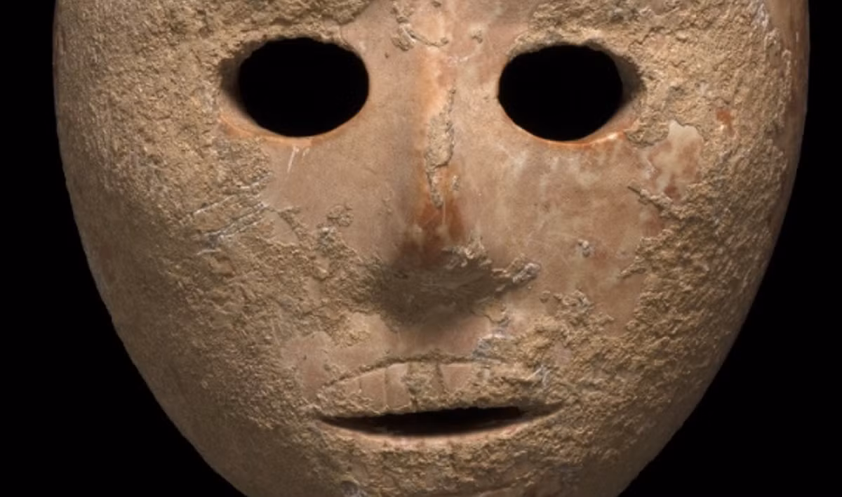 Cũng theo Ronit Lupo, việc phát hiện ra chiếc mặt nạ xác nhận giả thuyết của nhóm nghiên cứu rằng, khu vực phía nam của Núi Hebron là trung tâm sản xuất mặt nạ đá, và dường như cũng là trung tâm của hoạt động tôn giáo vào Thời kỳ đồ đá mới tiền gốm”. Ảnh: @Yonatan Sindel/Flash90.