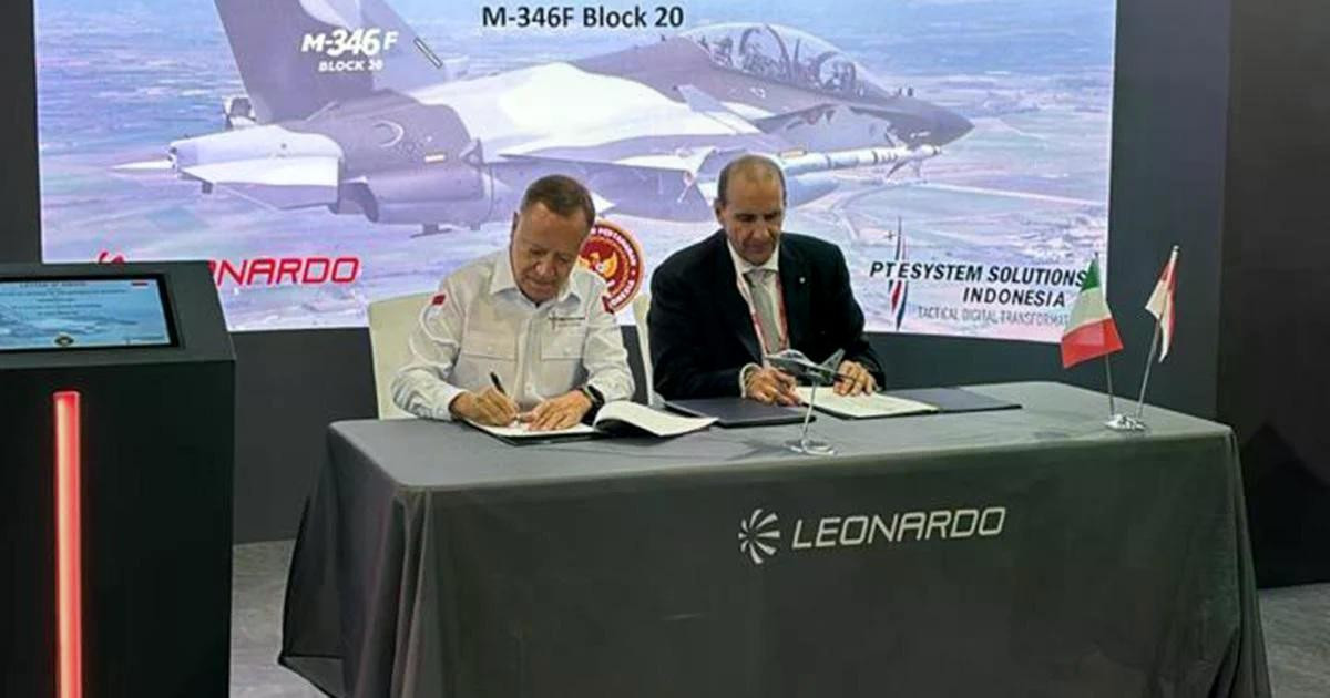 418-photo-signing-ceremony-letter-of-award-indonesia-leonardo-m-346f-1-copy.jpg