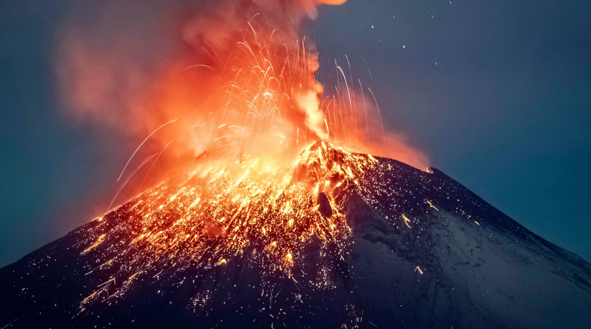 Trong suốt lịch sử loài người, các vụ phun trào núi lửa đã tàn phá các nền văn minh, gây ra những thay đổi khí hậu khắc nghiệt, mất mùa và hỗn loạn xã hội. Ảnh: @Vasagaard Vest.