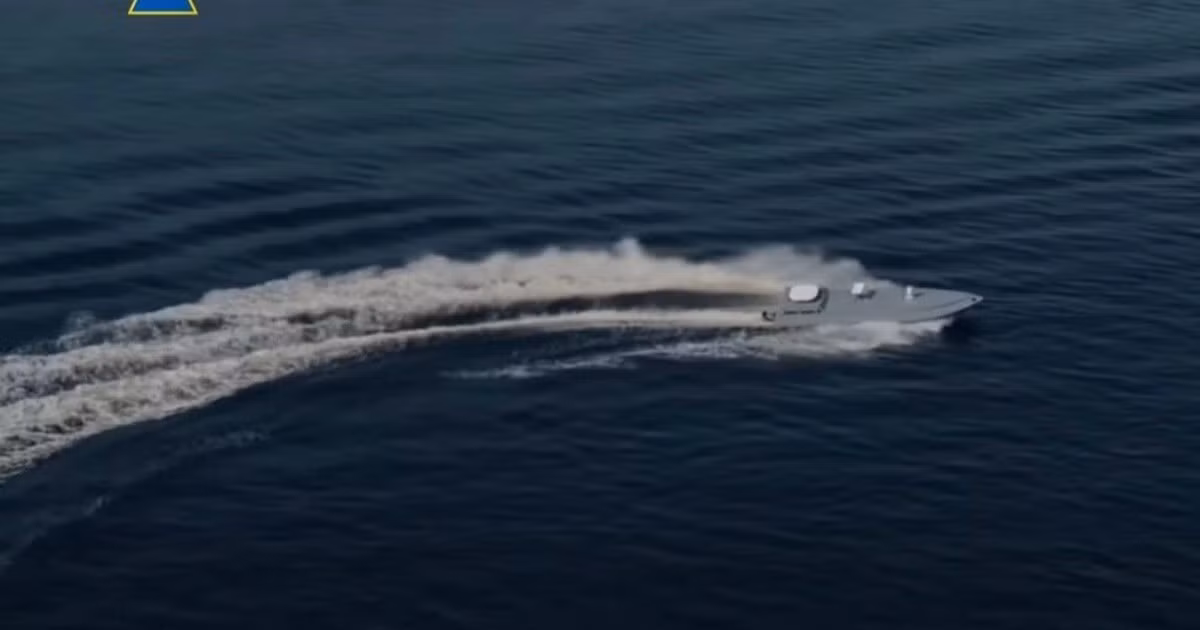 Trong thực chiến, Barracuda đóng vai trò “tàu mẹ”, mang đàn UAV vào tầm tấn công cực gần. Cách tiếp cận này rút ngắn thời gian bay, tăng độ chính xác và khiến radar đối phương gần như không kịp phản ứng. Đòn đánh chớp nhoáng ấy khiến phòng tuyến Nga như bị “đâm xuyên từ lòng sông”.