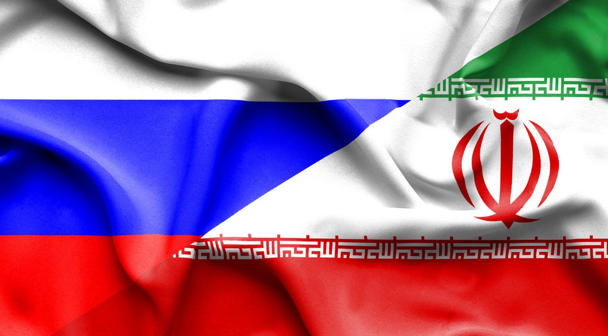 Đây là một yếu tố chính thúc đẩy Iran bắt đầu phát triển các hệ thống phòng không có khả năng tương tự trong nước kể từ đó. Tuy nhiên, sau khi ký kết thỏa thuận hạt nhân Kế hoạch Hành động Toàn diện Chung vào năm 2015, và khi các lực lượng Nga và Iran bắt đầu chiến đấu cùng nhau chống lại các chiến binh được Thổ Nhĩ Kỳ, phương Tây và Israel hậu thuẫn ở Syria vào cuối năm đó, Moscow liên tục chứng minh rằng, họ sẵn sàng cung cấp các hệ thống phòng không tiên tiến bao gồm cả S-400. Ảnh: @ militarnyi.