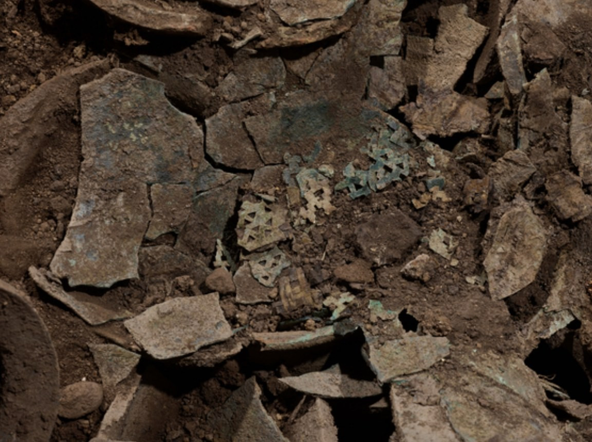 Các quan chức đến từ Viện Nghiên cứu Di sản Văn hóa Silla cho biết, ngôi mộ mới được xác định này có khả năng thuộc về một cá nhân có liên hệ với giới lãnh đạo quân sự của vương quốc. Ảnh: @Viện Nghiên cứu Di sản Văn hóa Silla.