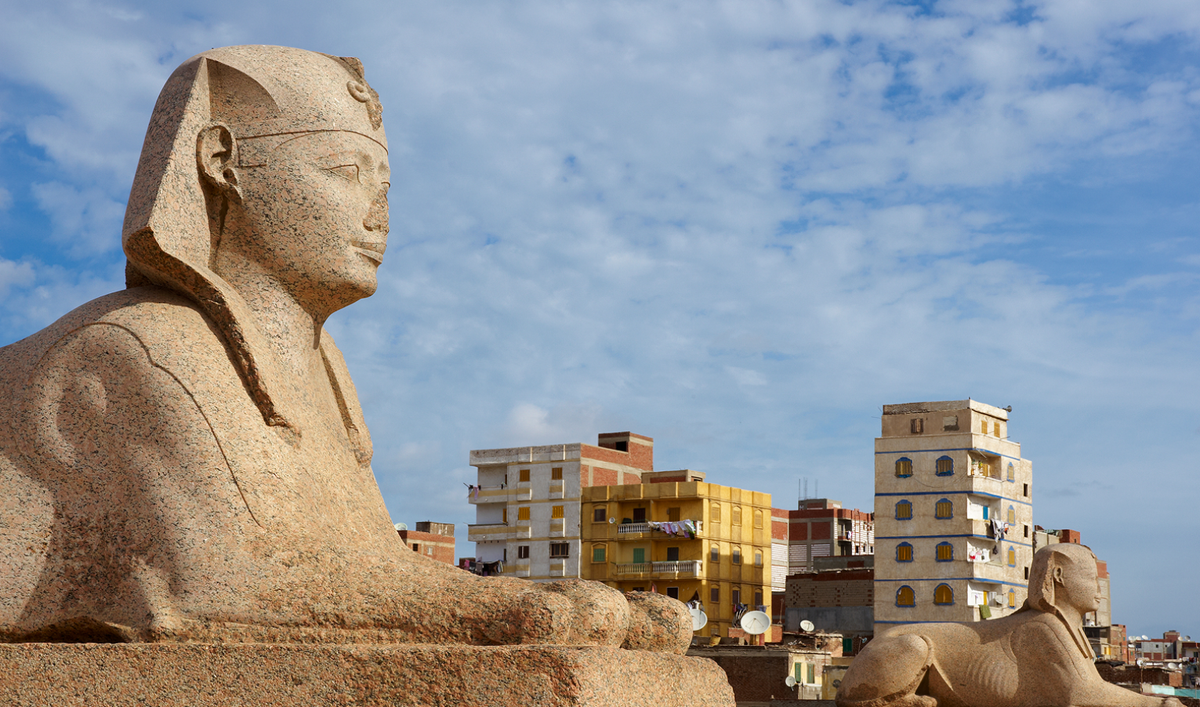 Khi tiến hành khai quật tại một nghĩa trang cổ ở Alexandria, Ai Cập, các chuyên gia đến từ Bộ Cổ vật Ai Cập bất ngờ tìm thấy quần thể chôn cất cổ xưa kỳ lạ. Ảnh: @Bộ Cổ Vật Ai Cập.