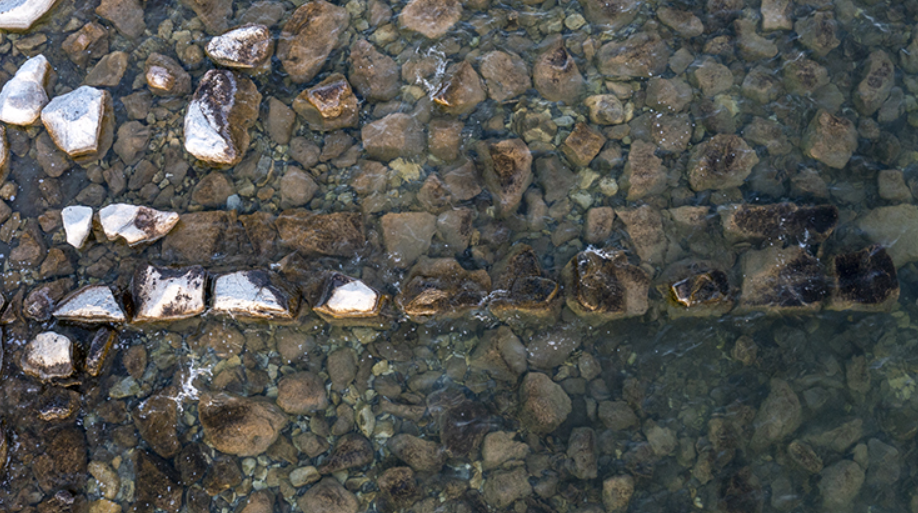 Những khu vực hiện đang chìm dưới nước từng là nơi sinh sống của con người. Khi mực nước hồ dâng lên, nhà cửa, lâu đài và các công trình kiến ​​trúc mà con người xây dựng trong quá khứ đều bị nhấn chìm. Ảnh: @Đại học Van Yüzüncü Yıl.