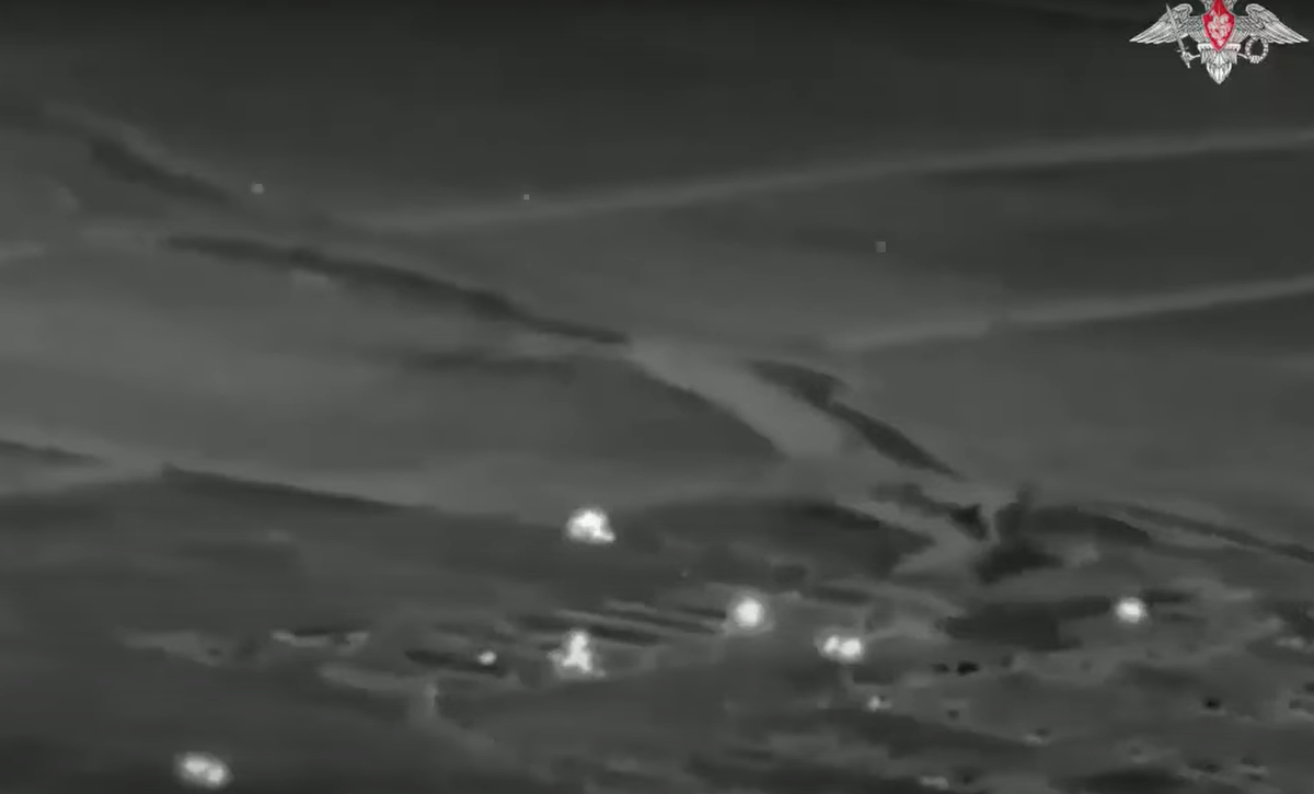 Bộ Quốc phòng Nga báo cáo cuộc tấn công đã tiêu diệt 50 binh sĩ Ukraine, một kho đạn dược, hai xe tăng Abrams do Mỹ cung cấp, bốn xe chiến đấu bộ binh Bradley và các thiết bị quân sự khác. Ảnh: @Bộ Quốc phòng Nga.